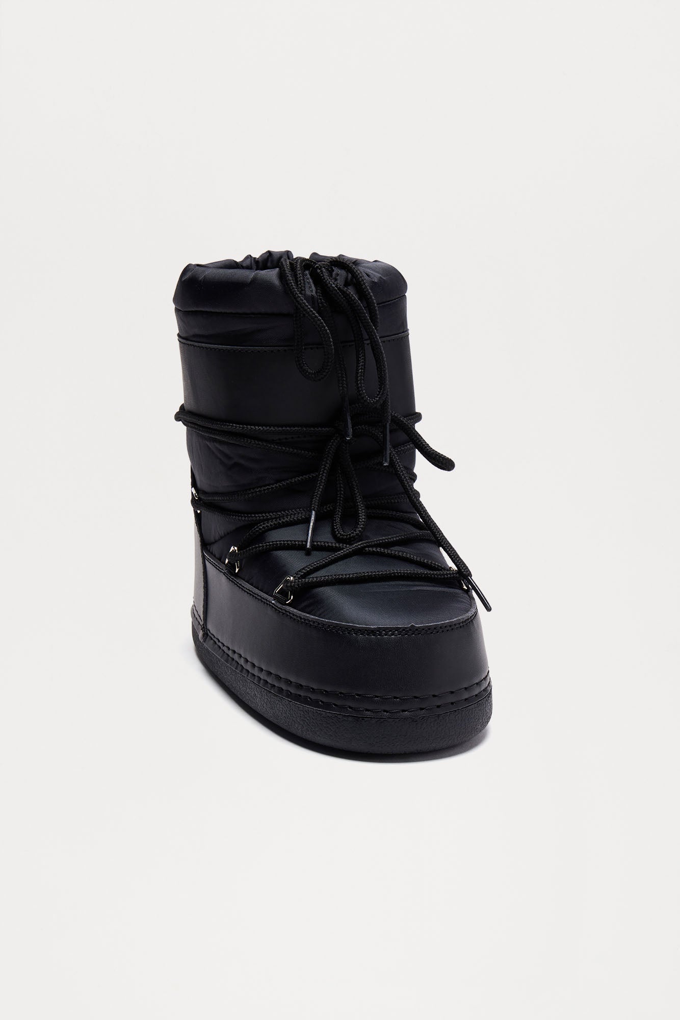 Arrowhead Flat Snow Boots - Black